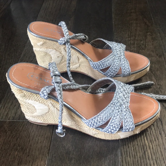 👡 Coach wedge 3 1/2” heel and 1” platform sandals - Picture 2 of 9